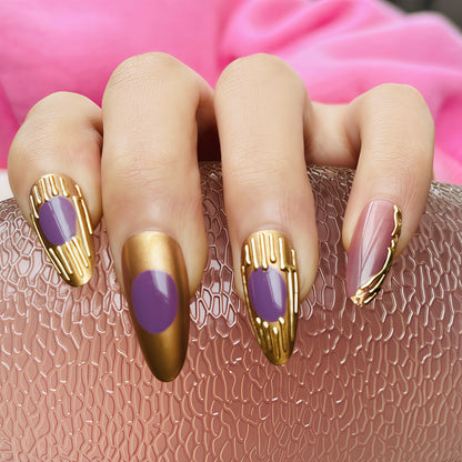 Künstlerisches Press-On-Nagelset mit Gold- und lila Akzenten Brehn