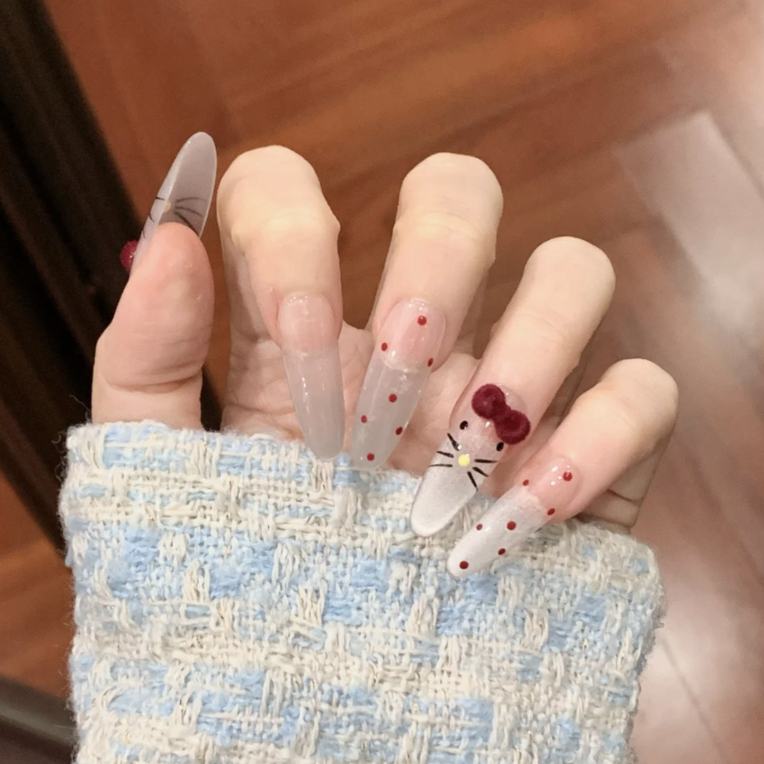 Dekoratives Press-On-Nagelkunst-Set mit Charakterdesign Brehn