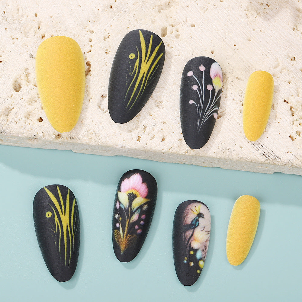 Kunstnägel mit floralen Mustern und Zubehör Brehn