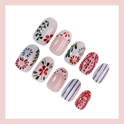 Kunstnagelset mit floralen und grafischen Mustern Brehn