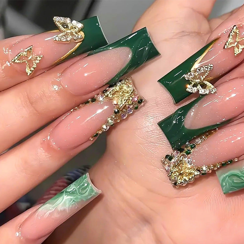 Kunstnagelset mit luxuriösen Verzierungen und kreativen Designs Brehn
