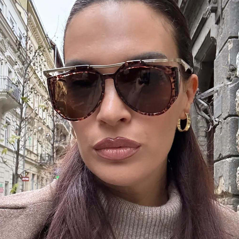 Damen Cat-Eye Sonnenbrille mit einzigartigem Design und schützenden Gläsern Brehn