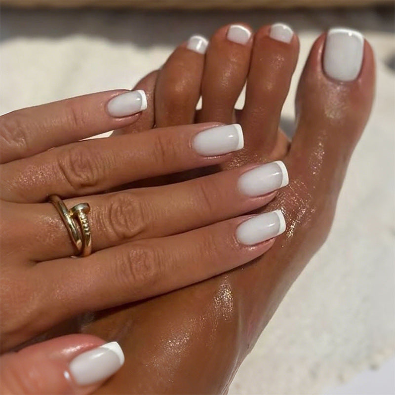 Premium Gel Press-On Nail Set mit elegantem French Tip Design Brehn