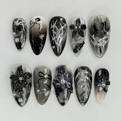 Elegantes Kunstnägel-Set mit Komplexen Designs Brehn