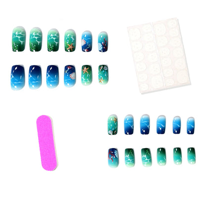 Künstlerisch vom Ozean inspiriertes Nail Art Enhancement Brehn