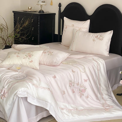 Elegante Satin-Bettwäsche-Garnitur mit Rosen- und Schmetterlingsstickerei