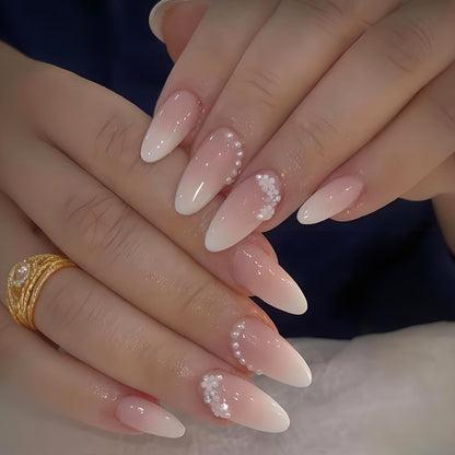 Kunstnagelset mit eleganten Ombre-Effekten und Glitzerakzenten Brehn