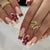 Kreatives Kunstnagelset mit floralen und eleganten Verzierungen Brehn