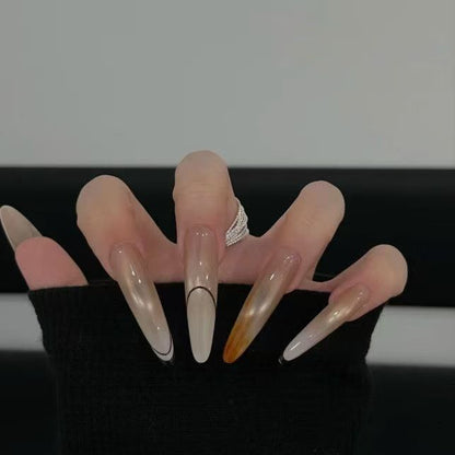 Erweiterte Stiletto-Nail-Art-Verlängerungen