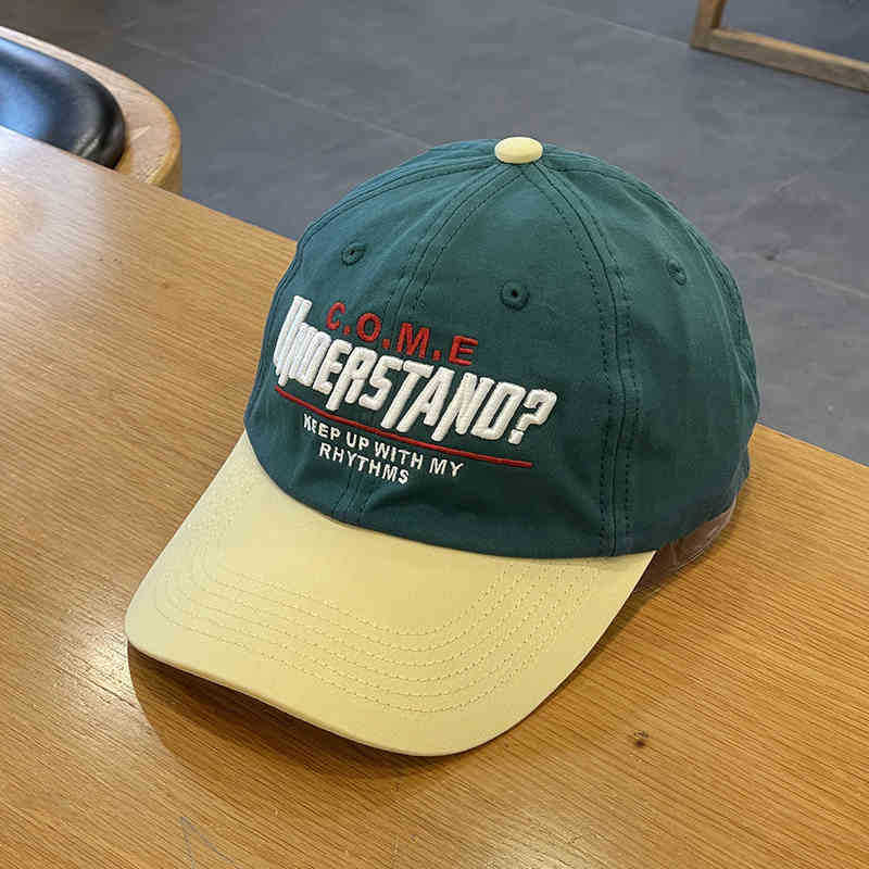 Frauen Playful Bestickte Statement Cap Brehn