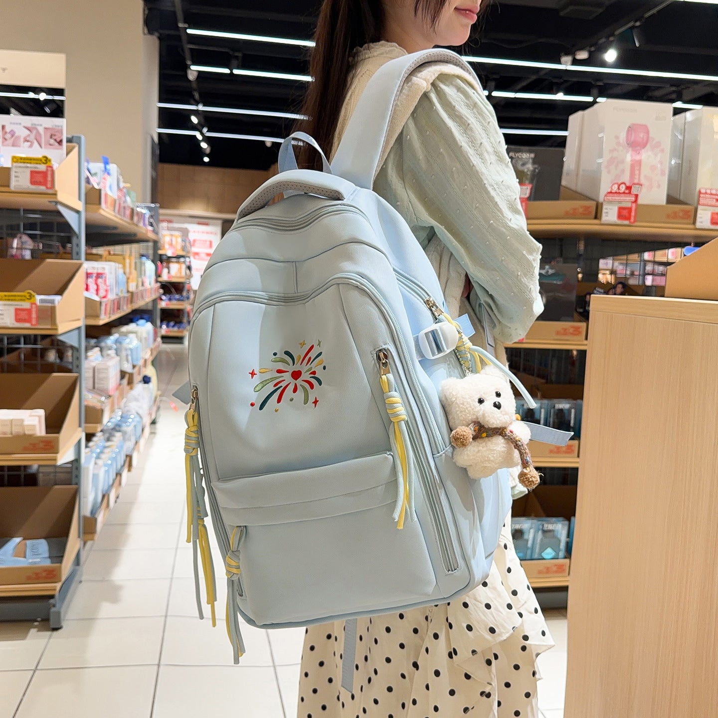 Rucksack mit Bunten Verzierungen und Innovativen Fächern Brehn