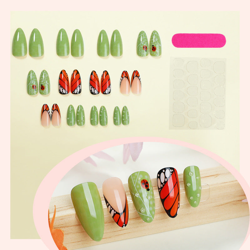 Künstlerisches Press-On-Nagel-Set mit Schmetterlings- und Blumendesigns Brehn