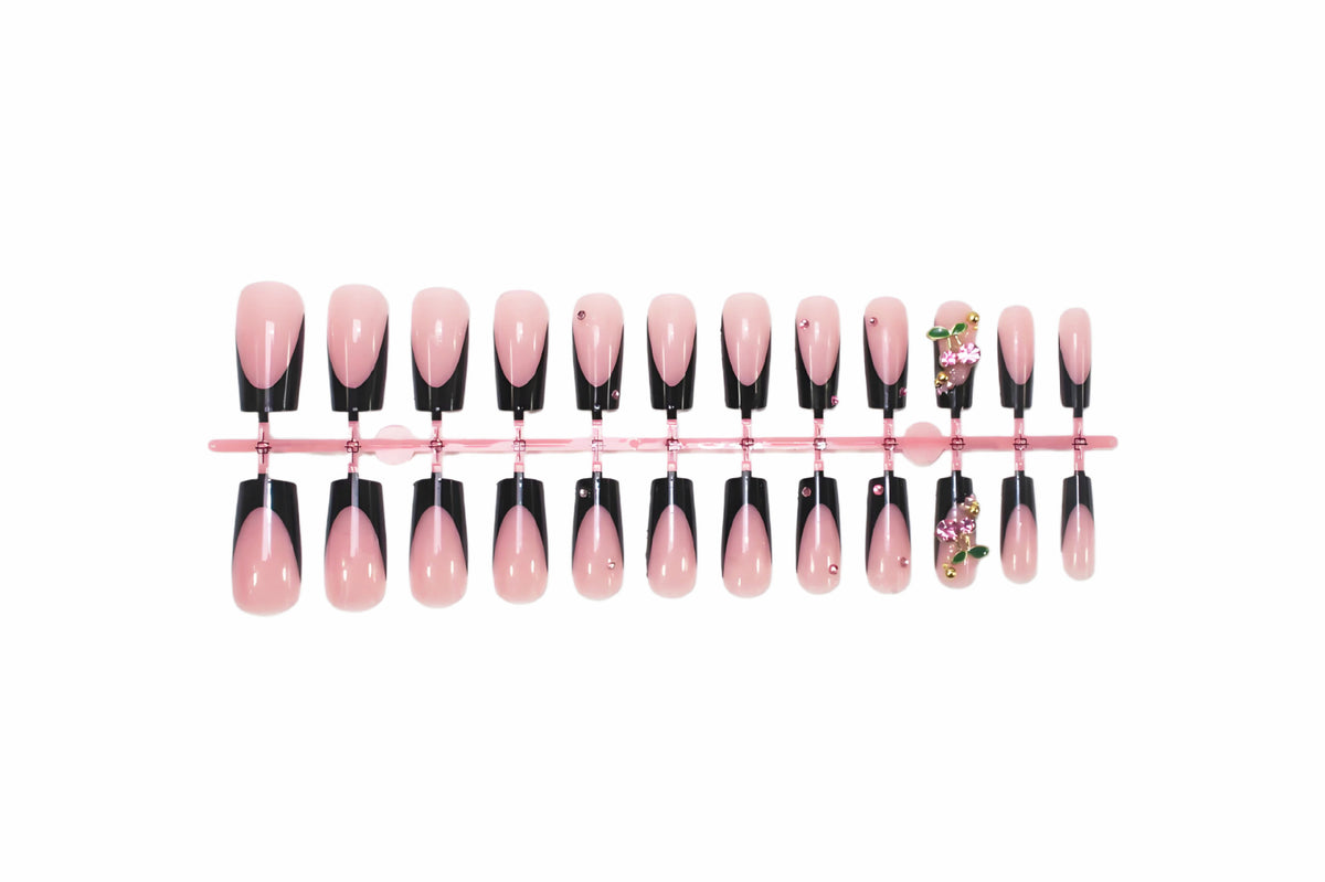 Kunstnagelset mit glamourösen Akzenten und eleganten Designs Brehn