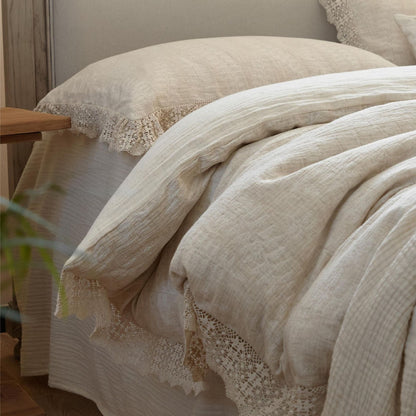 Gewaschenes Flachs-Leinen Bettbezugset mit Häkelspitze und besticktem Bolster