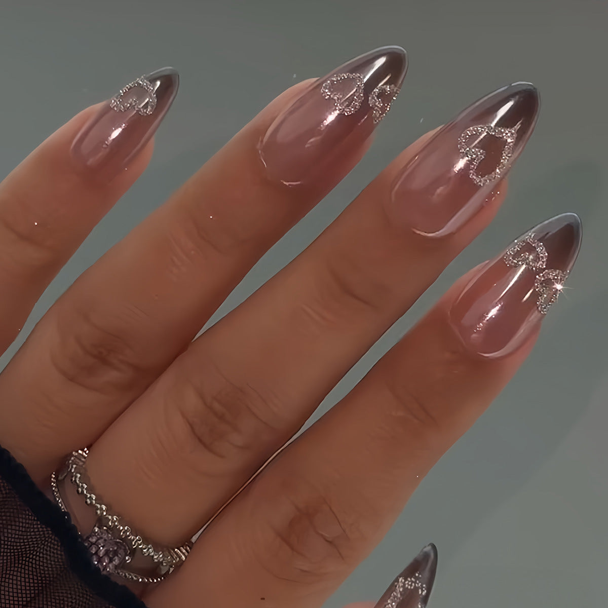Rhinestone-beschichtetes Stiletto Press-On-Nagelset Brehn