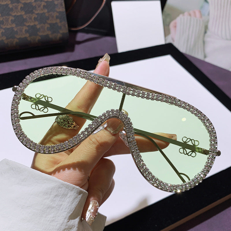 Damen Glamouröse Oversized-Sonnenbrille mit strassbesetzten Akzenten Brehn