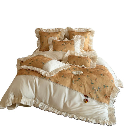 Vintage Floral Rüschende Bettbezug-Set mit gewelltem Spitzenabschluss & gerafften Kissenbezügen