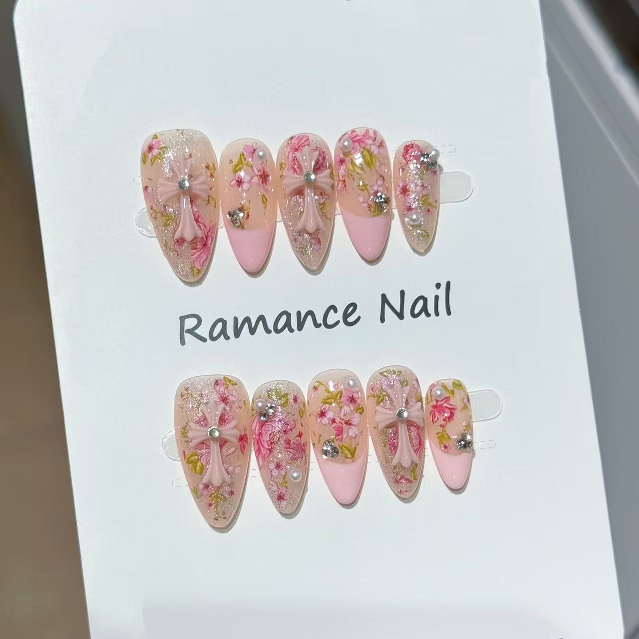 Floral Themed Press-On Nail Set Brehn