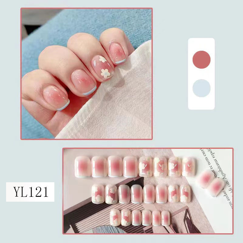 Kunstvolle Gel-Nägel mit zarten Blütenmotiven Brehn