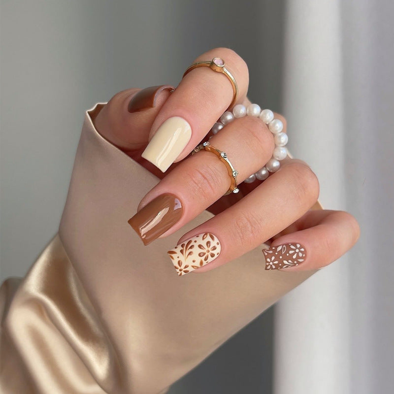 Glamouröses Press-On Nagelkunst-Set mit stylishen Edelstein-Akzenten Brehn