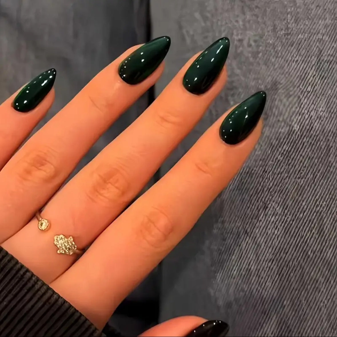 Kunstnagelset mit elegantem Hochglanz und Stiletto-Design Brehn