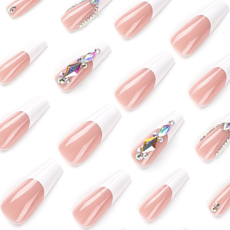 Kunstnagelset mit eleganten Strassverzierungen Brehn