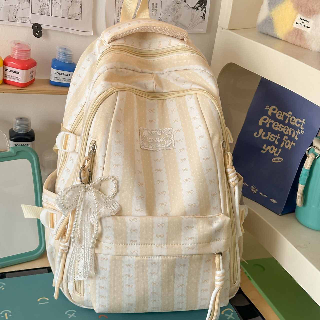 Stylischer Rucksack mit Schleifendetail