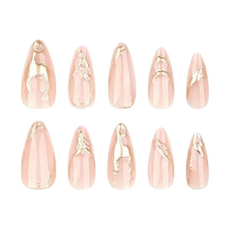Elegante Stiletto-Nagelverzierungen mit goldenen Akzentdetails Brehn