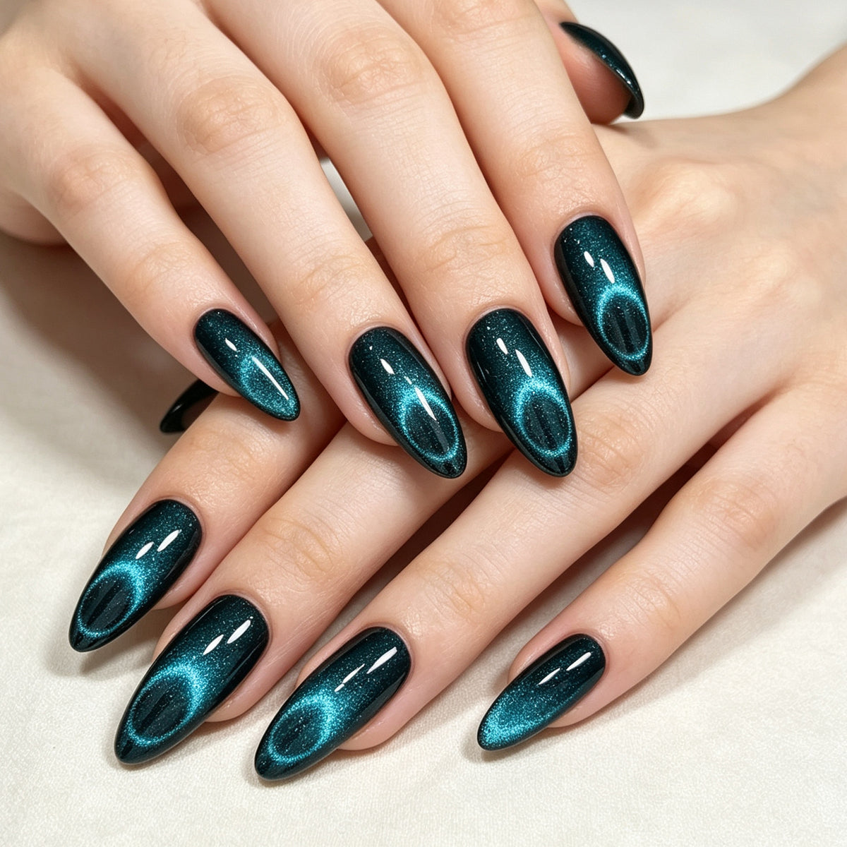 Glitzernde Stiletto-Nagelerweiterungen Brehn