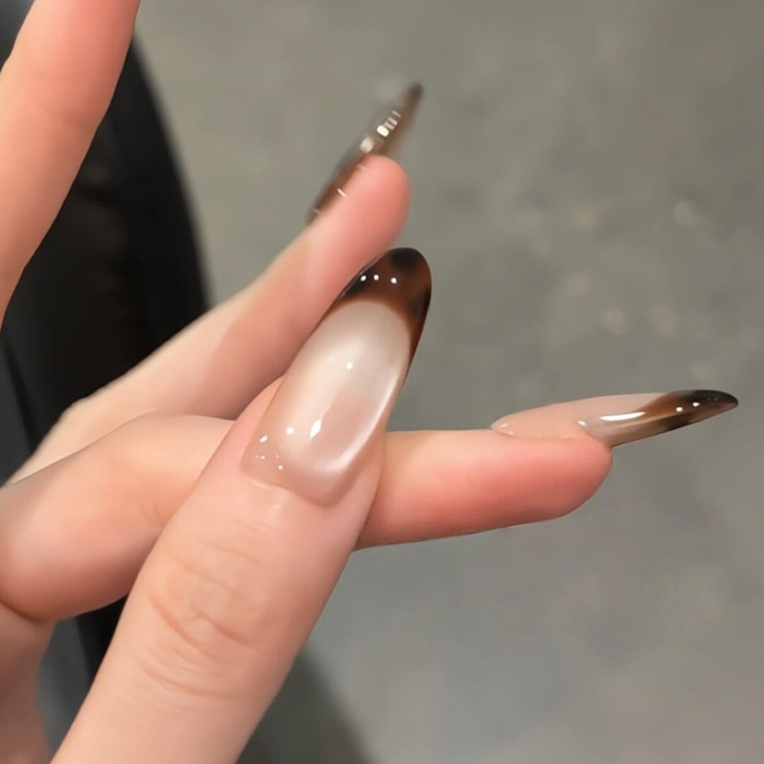 Exklusive Kunstnagelspitzen mit Elegantem Farbverlauf Brehn