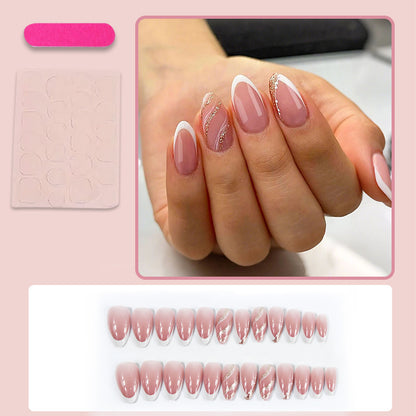 Kunstnägel mit elegantem French-Tipp und glitzernden Akzenten Brehn