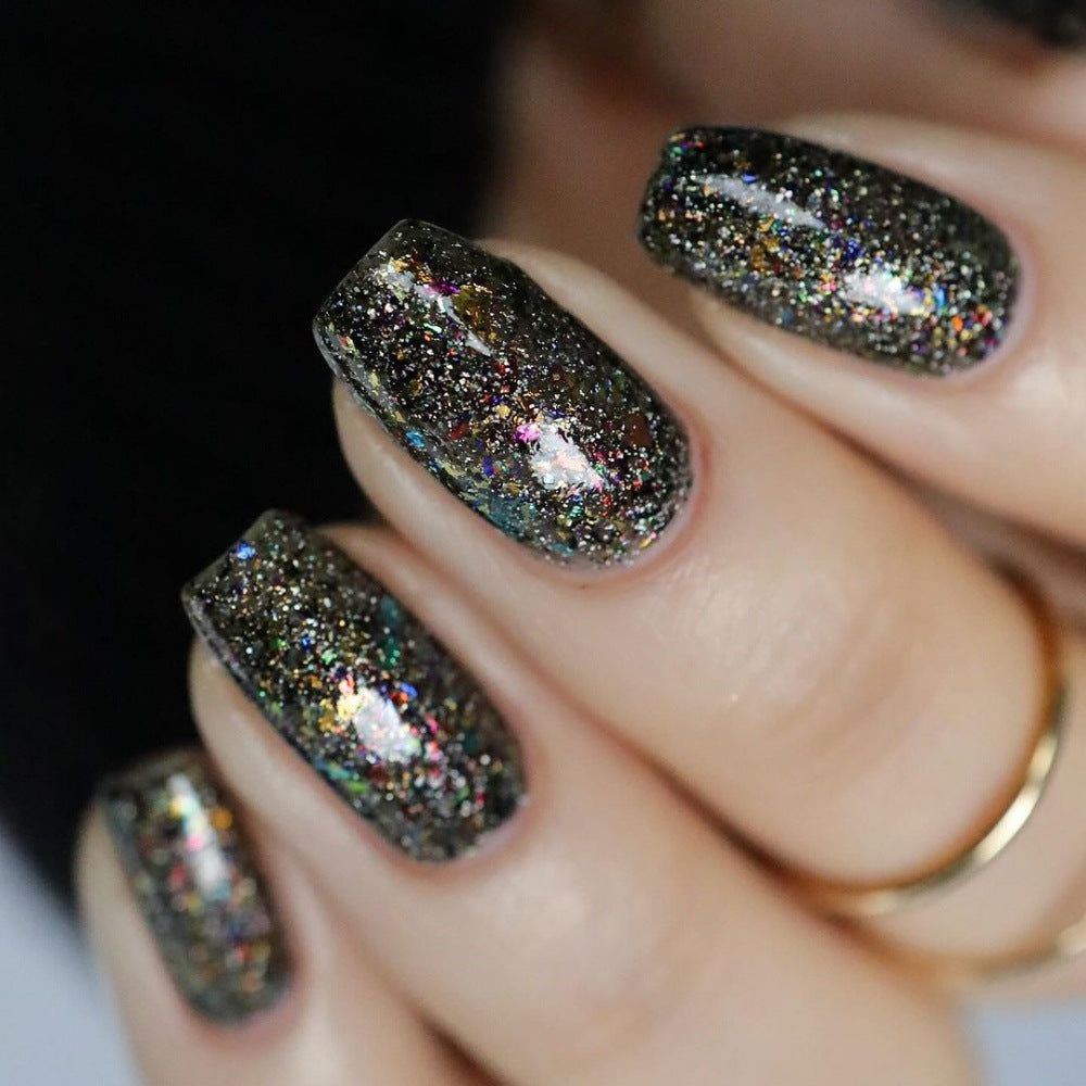 Glänzende Kunstnägel mit funkelndem Glitter Brehn