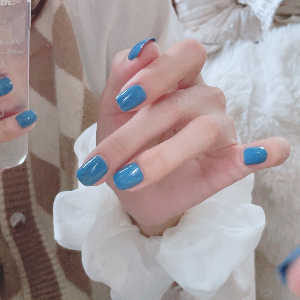 Glänzendes Nagelset mit raffiniertem Design