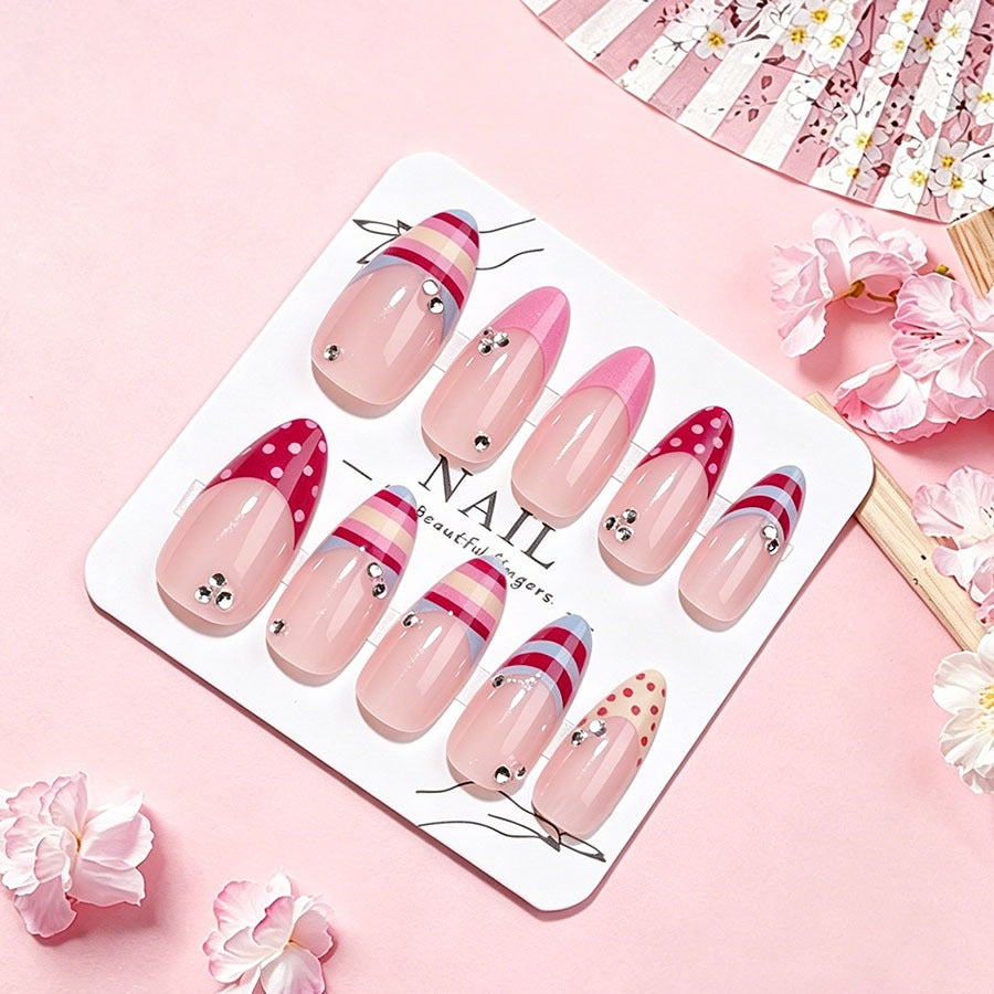 Kunstnagelset mit eleganten 3D-Details und kunstvollem Design Brehn