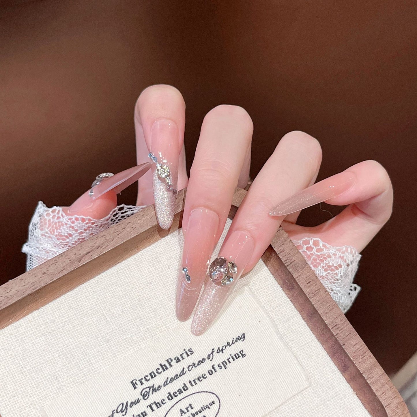 Luxuriöse mit Strass verziehene Stiletto Press-On Nägel Brehn