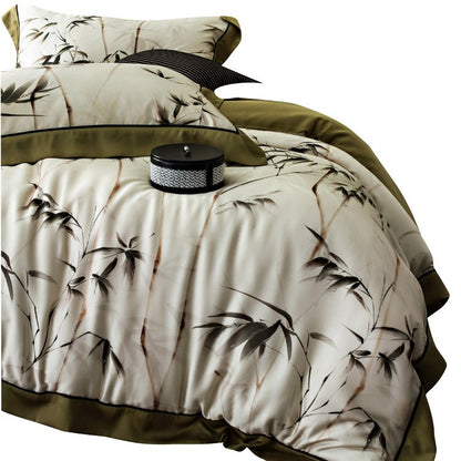 Elegante Bettwäsche-Garnitur aus Baumwollsatin mit floralem Aquarellprint, kontrastierender Paspel und Volant