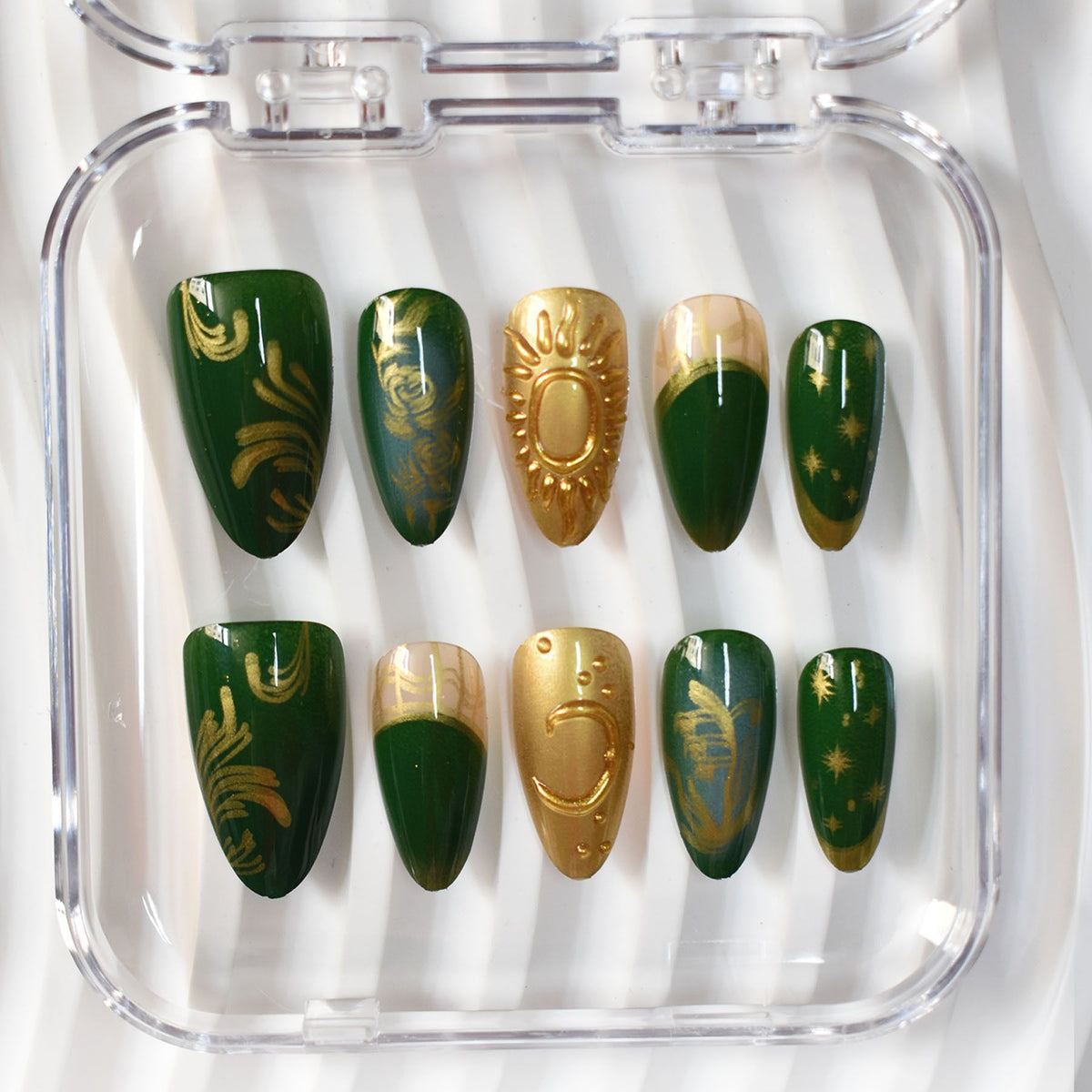Künstlerisches Press-On Nagelkunstset mit himmlischen und floralen Designs Brehn