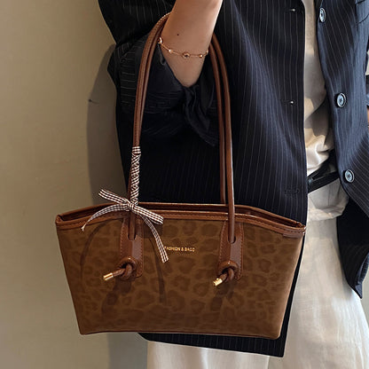 Texturierte Handtasche