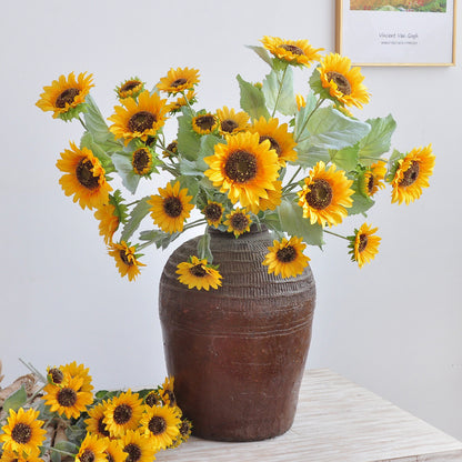 Dekorativer Sonnenblumenstrauß