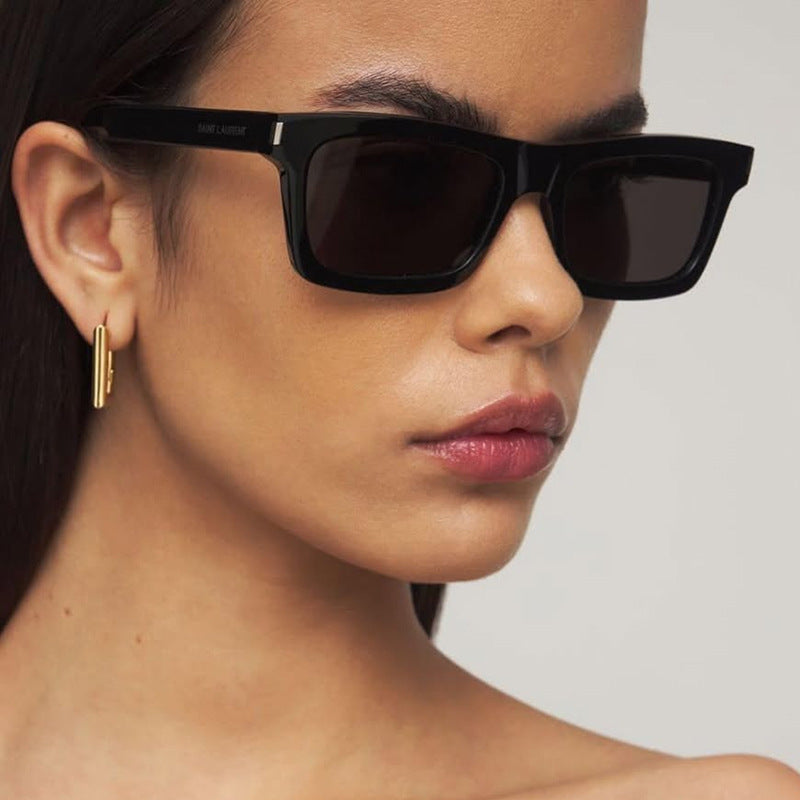 Damen quadratische Sonnenbrille mit transparenten Gläsern und stilvollem Design Brehn
