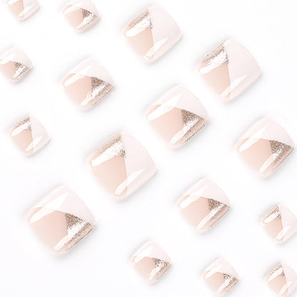 Kunstvolle Fußnagelkunst mit glamourösen Akzenten Brehn