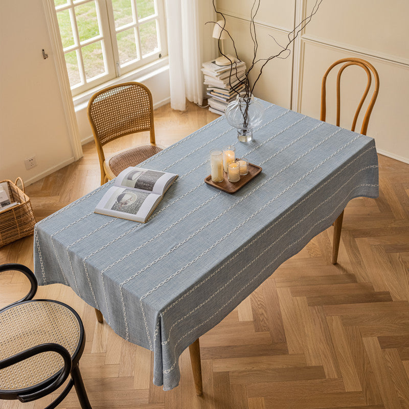 Zeitgenössisches gestreiftes Tischdecke