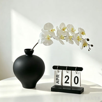 Moderner minimalistischer Keramikvase