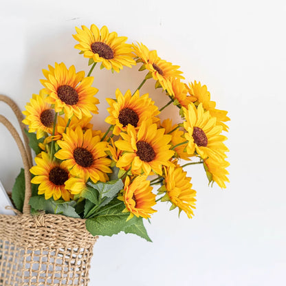 Realistisches Sonnenblumenblütenstängel