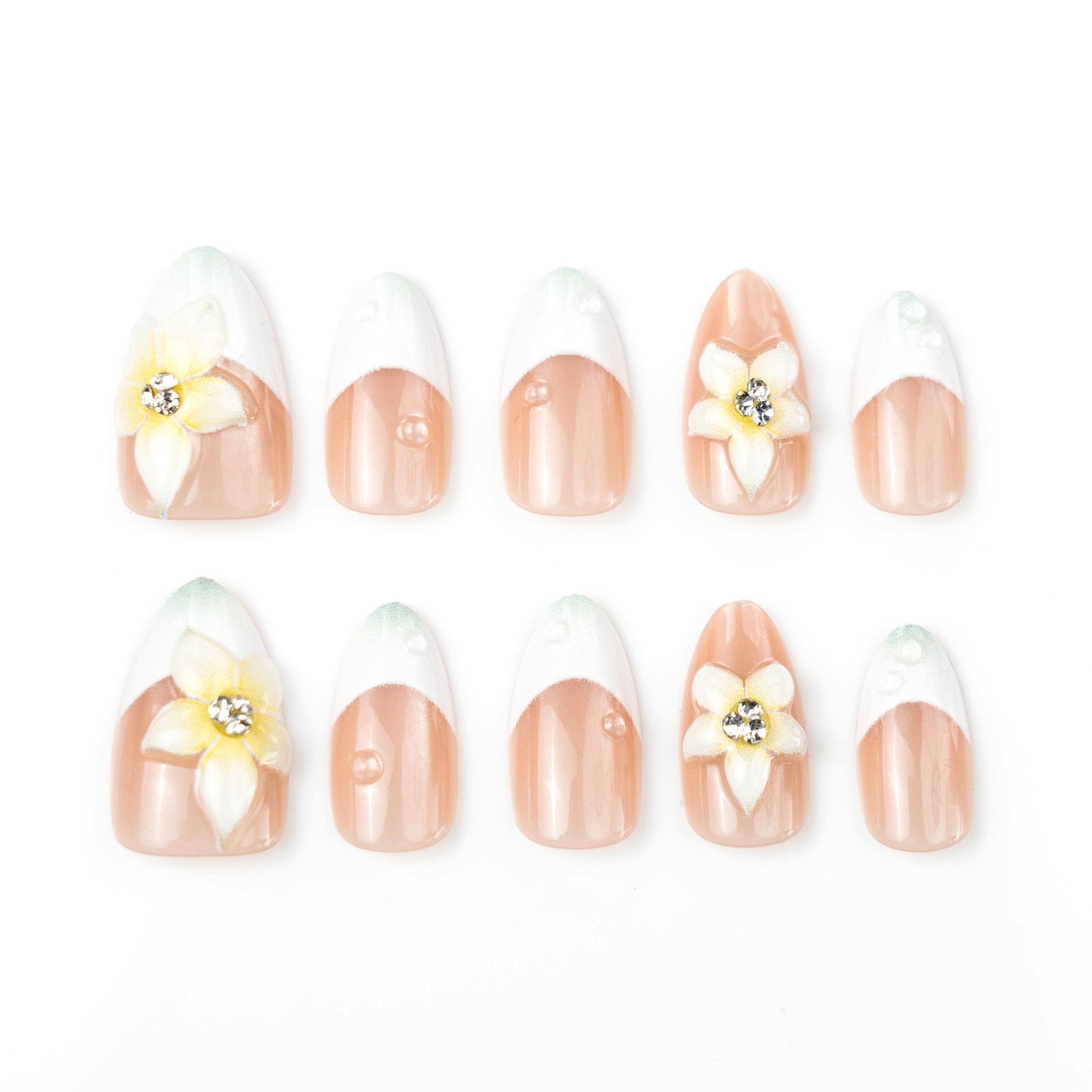 Kunstnagelset mit eleganten floralem Design Brehn
