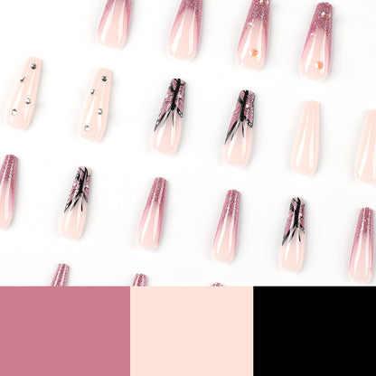 Kunstvolle Stiletto-Nägel mit floralen und glitzernden Akzenten Brehn