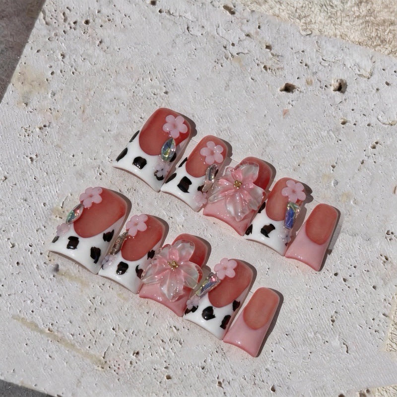 Stylische Press-On Nagelkunst