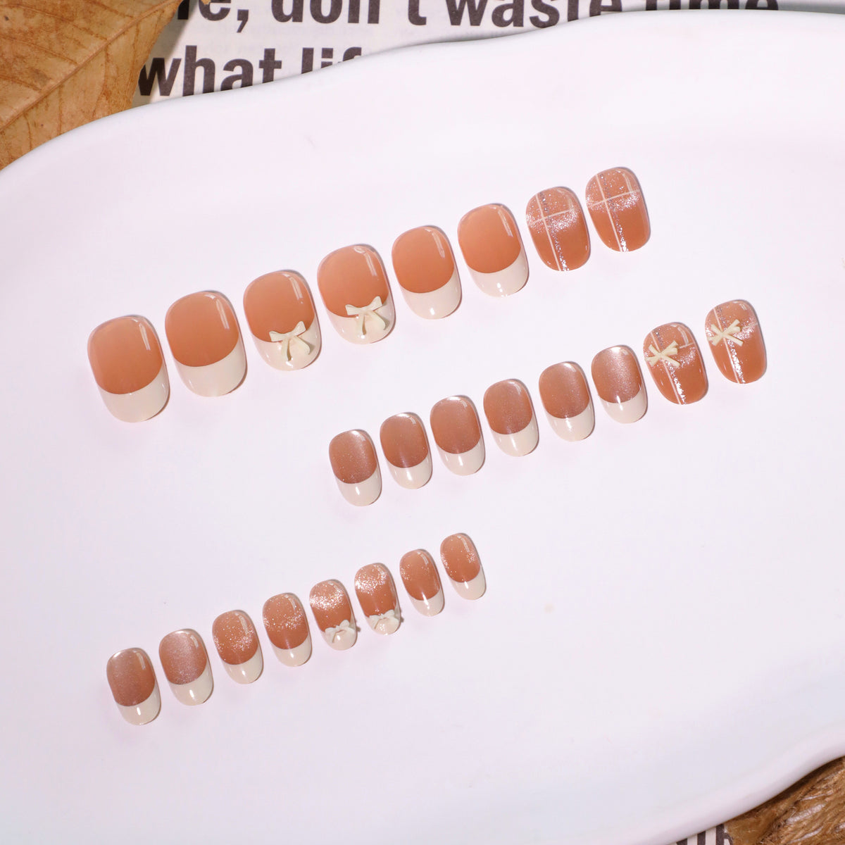 Elegante Kunstnailart mit zarten Blütenmotiven Brehn
