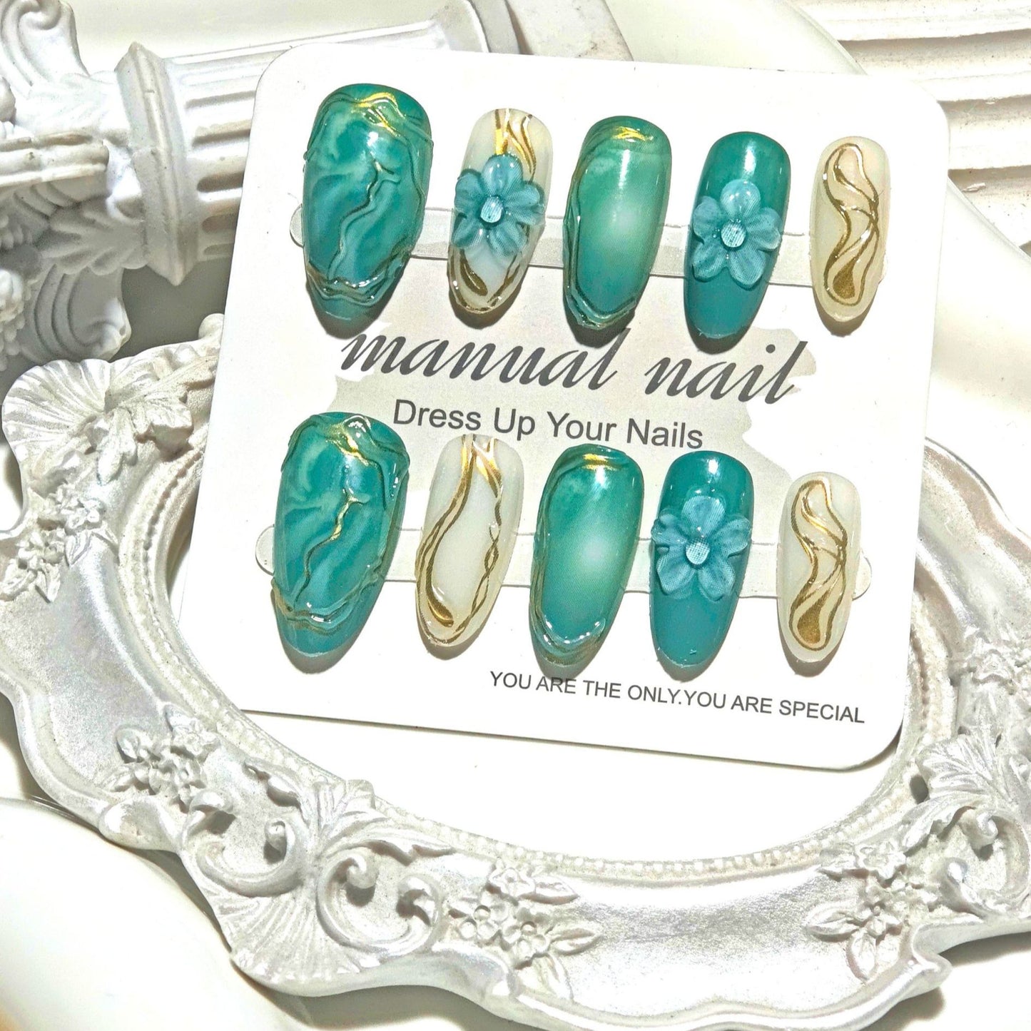 Dekoratives Floral Press-On Nagelkunst Set Brehn