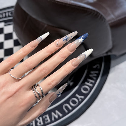 Künstlerisches Stiletto Druck-Nagelset mit himmlischem Design Brehn